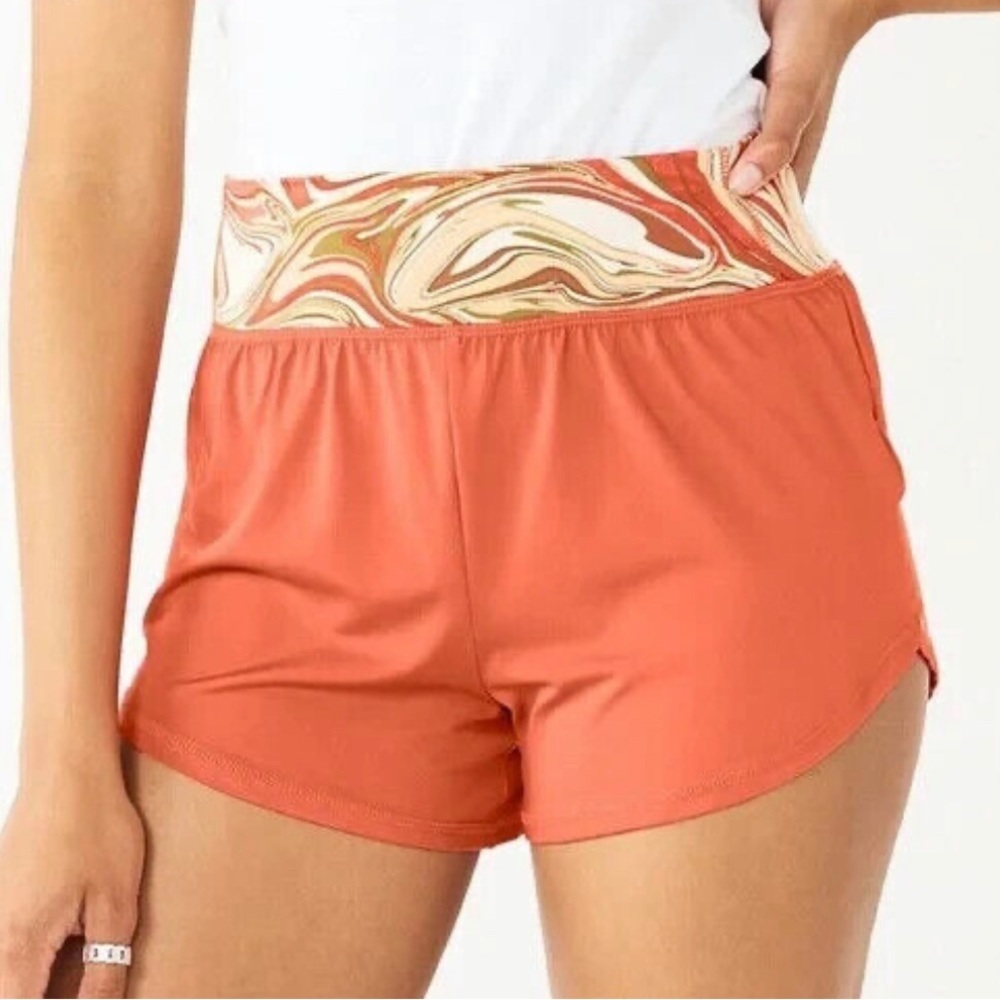 Kohls sporty orange shorties in orange